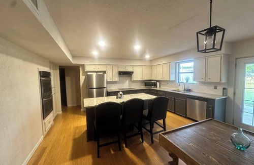 Sandia House | Experience country life on 300 acre cattle ranch! Family sized 6 bedroom home!