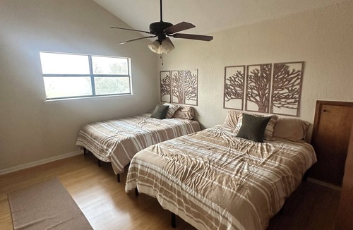 Sandia House | Experience country life on 300 acre cattle ranch! Family sized 6 bedroom home!