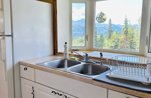 Glacier View Apartment | Experience Glacier View charm - cozy 1-bedroom apartment
