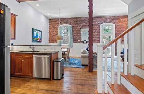 Portland Condo | Experience modern comfort, historic surroundings, and resort amenities on GDI