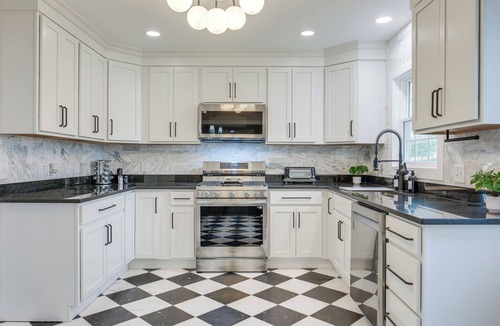 Beachwood House | Explore Cleveland Attractions! Family-Focused Home