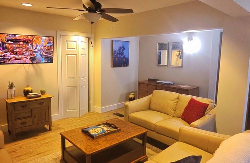 West Central Apartment | Explore Downtown Fort Wayne The Declan House -Modern 2-bedroom with WiFi and AC
