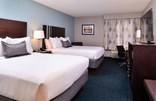 Blaine Hotel | Explore Ohio Valley | Visit Wheeling Island Casino | Close to Shops