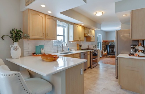 Town of Reading House | Explore + Relax: Gem Near Watkins State Park Gorge