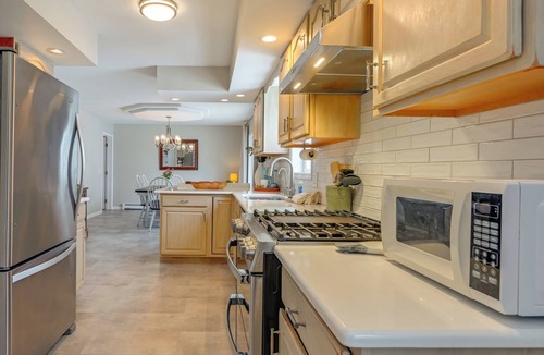 Town of Reading House | Explore + Relax: Gem Near Watkins State Park Gorge