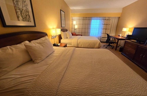Altoona Hotel | Explorer Hub in Altoona Near Scenic Parks, Allegheny Trails, and Outdoor Fun