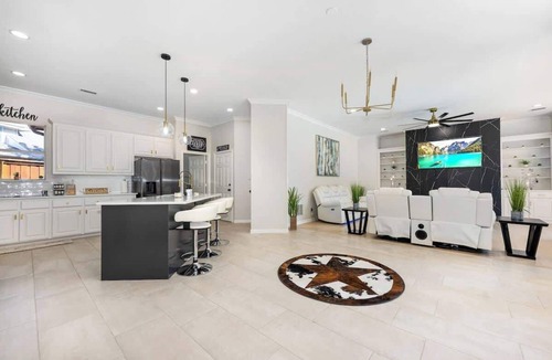 Richardson House | Exquisite 6 BR Retreat PoolSpa 4.5 Bath Sleeps 20+