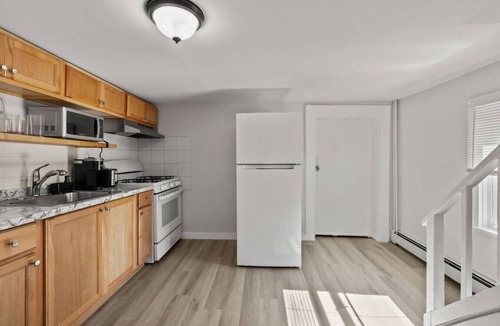 Spring Valley House | Extended Stay 4BR Home | Sleeps 8 | WiFi & Kitchen