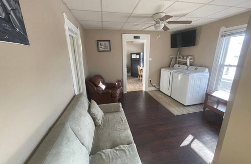 Downtown Syracuse Apartment | (F2)Convenient 2bdrm Syracuse University apartment