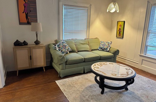Jamestown Apartment | Fabulous 1 bedroom apartment in Jamestown. Close to everything. Pet friendly