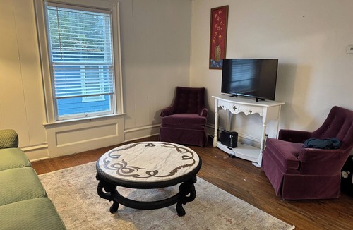 Jamestown Apartment | Fabulous 1 bedroom apartment in Jamestown. Close to everything. Pet friendly