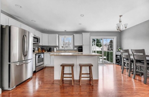 Bangor House | Fabulous 4-bedroom house in welcoming Bangor with cool AC