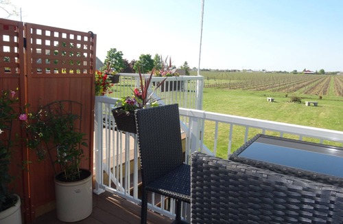 Virgil House | Fabulous Guesthouse B & B Located In The Heart Of Vineyard Country!