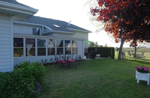 Virgil House | Fabulous Guesthouse B & B Located In The Heart Of Vineyard Country!