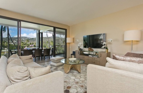Waialae Iki Condo | Fabulous, Renovated Large 3BR Condo on Kahala Beach