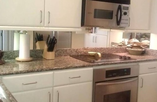 Turtle Creek Condo | Fabulous Turtle Creek Location!