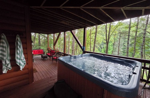 Helen Cabin | FamiLee RosenHütte 4BR 4BA Cabin in- Innsbruck Helen GA W-HotTub&DogFriendly