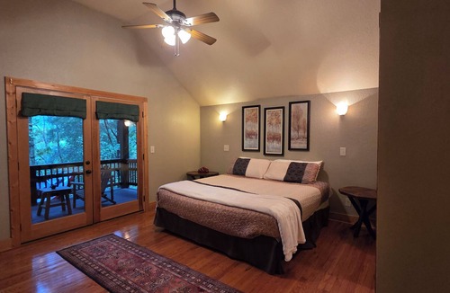 Helen Cabin | FamiLee RosenHütte 4BR 4BA Cabin in- Innsbruck Helen GA W-HotTub&DogFriendly