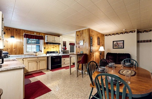 Greenville Cabin | Family Cabin Near the Lake with BBQ in Maine