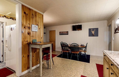 Greenville Cabin | Family Cabin Near the Lake with BBQ in Maine