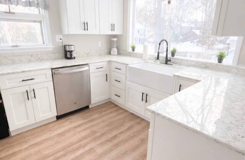 East Rochester House | Family & Corporate Retreat & Gathering *Sleeps 12+
