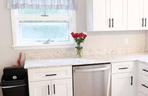 East Rochester House | Family & Corporate Retreat & Gathering *Sleeps 12+