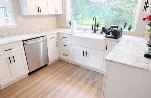 East Rochester House | Family & Corporate Retreat & Gathering *Sleeps 12+