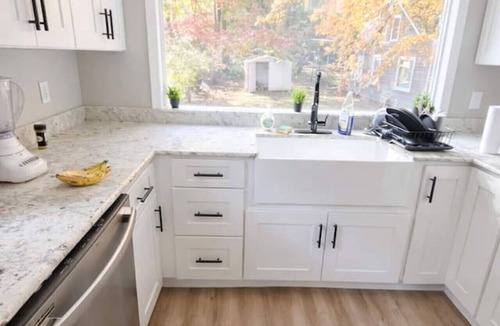 East Rochester House | Family & Corporate Retreat & Gathering *Sleeps 12+