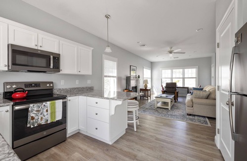 Arundel House | Family friendly 2-bedroom/2 bathroom house in Arundel with free WiFi, pool & gym