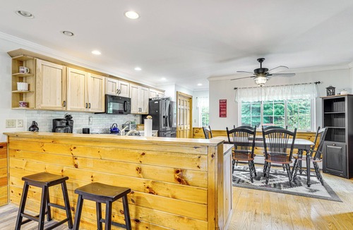 Chestertown Cabin | Family-Friendly 3BR Lodge — Summer Lake Days, Beach Access & Screened Patio