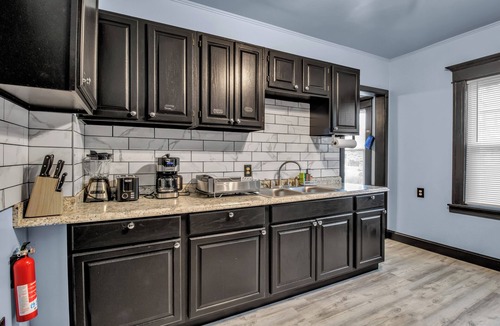 Buffalo House | Family-Friendly 6-bedroom house in Charming Buffalo with WiFi, AC