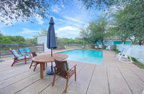 Rockport House | Family Friendly Beach Haus Community Pool
