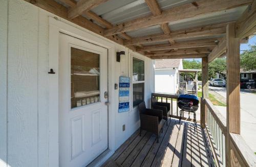 Rockport House | Family Friendly Beach Haus Community Pool