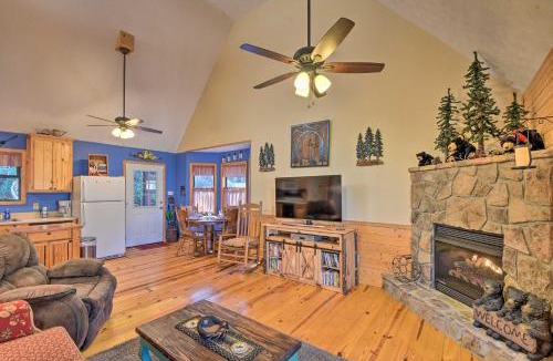 Blairsville House | Family-Friendly Cabin ~ 1 Mile to Hike & Swim!