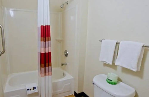 Bowmansville House | Family-friendly Hotel Near Downtown Buffalo! w/ Free Parking, Pets are Allowed!