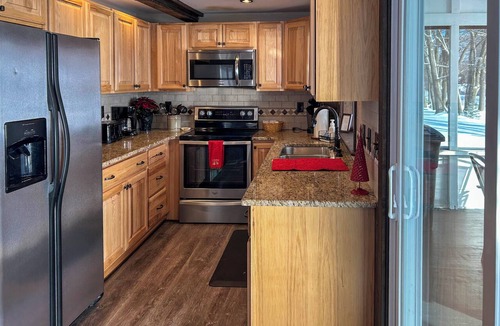 Tully Cottage | Family Friendly! Lakefront Tully Getaway w/Porch