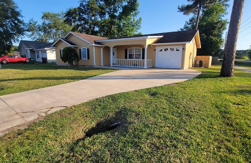 St. Marys House | Family-friendly, Less than 5 minutes from Kings Bay, water park huge backyard.