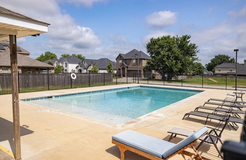 Bentonville House | Family Fun+2 KING Beds+Nerf Wall+Home Gym+Pool