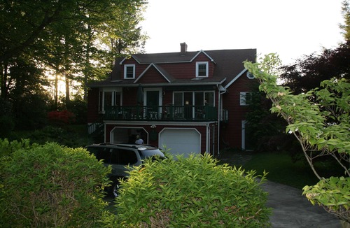 East Springfield House | Family get away to this charming cottage on 600 ft of Lake