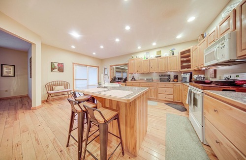Jefferson House | Family & Pet Friendly! 7-Acre Escape in Jefferson