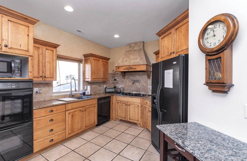 Eden Condo | Family-size 5-bedroom condo in Eden, Utah minutes from 2 world-class ski resorts