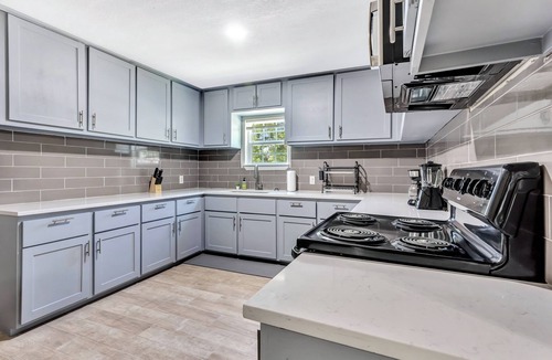 Cedar Crest House | Family-sized 3-BR Home by Downtown Dallas & Art District