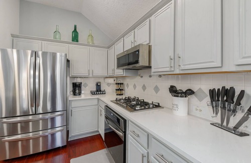 Frisco House | Fancy home in Frisco-Heated spa &pool BBQ Gameroom close to DFW sleep 10-14