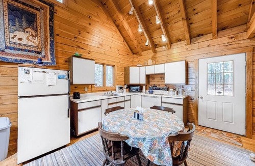 Wayne Cabin | Fantastic retreat close to lake with nearby boat access & private beach - dog OK