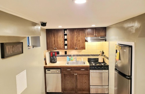 Valley Stream Apartment | Fantastic STUDIO apartment - WALK to TRAIN - FREE PARKING