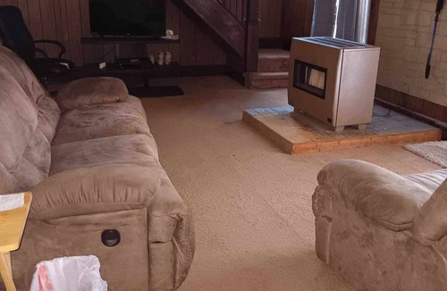 Bradford House | Farmhouse sleeps 2 -6 in the Allegheny National Forest outside Bradford Pa