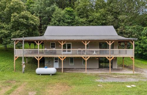 Brush Valley House | Fawn Hollow Retreat King bed game room BBQ