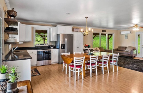 Brush Valley Cabin | Fawn Hollow Retreat*King bed*game room*pickleball