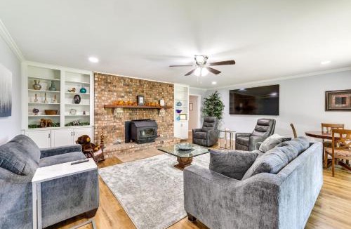 Fayetteville House | Fayetteville Retreat' on 9 Acres | Gym & Trails