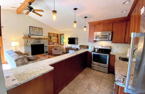 Bretton Woods Villa | Fc44 Renovated 3bed 3bath Forest Cottage AC, Views, Yard, Fast Wifi Walk to Skiing!